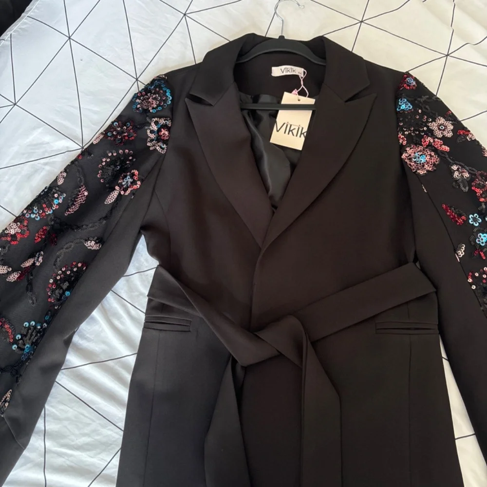 Blazer - Picture 2 of 2
